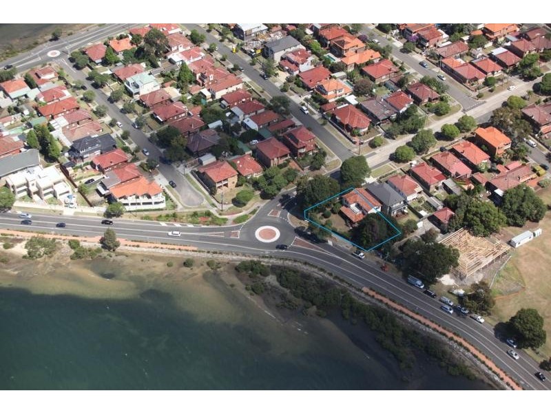 2 First Avenue, Rodd Point NSW 2046