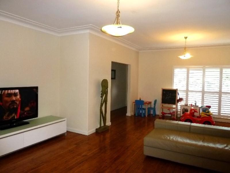 16 Duchess Avenue, Rodd Point NSW 2046