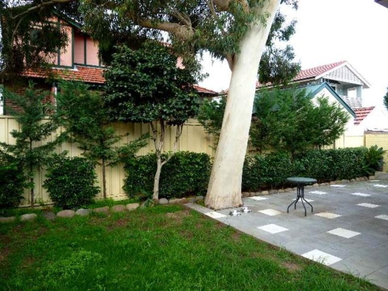 16 Duchess Avenue, Rodd Point NSW 2046