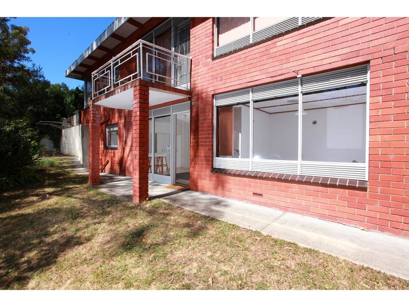 2/197 Churchill Avenue, Sandy Bay TAS 7005