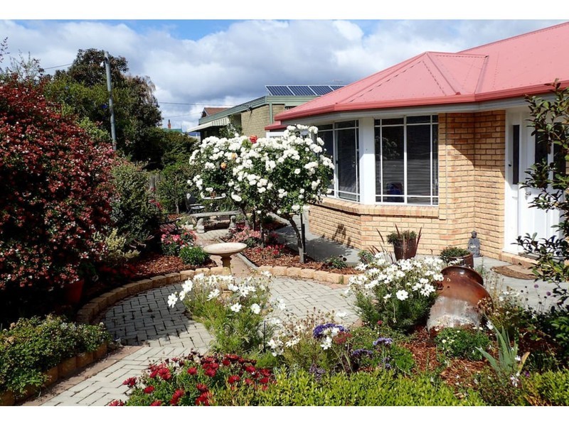 18 Milford Street, Lindisfarne TAS 7015