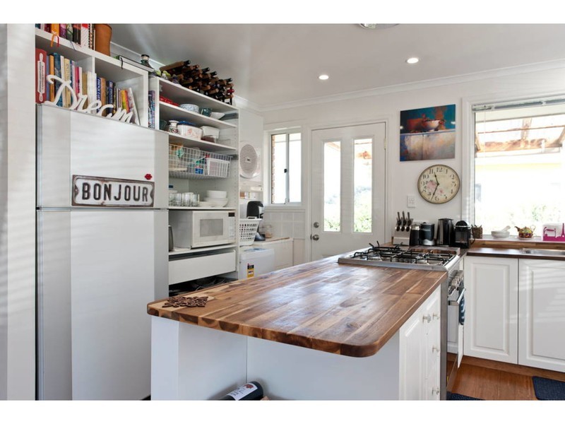 18 Milford Street, Lindisfarne TAS 7015