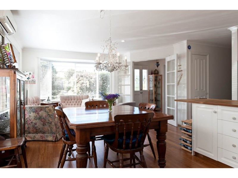 18 Milford Street, Lindisfarne TAS 7015