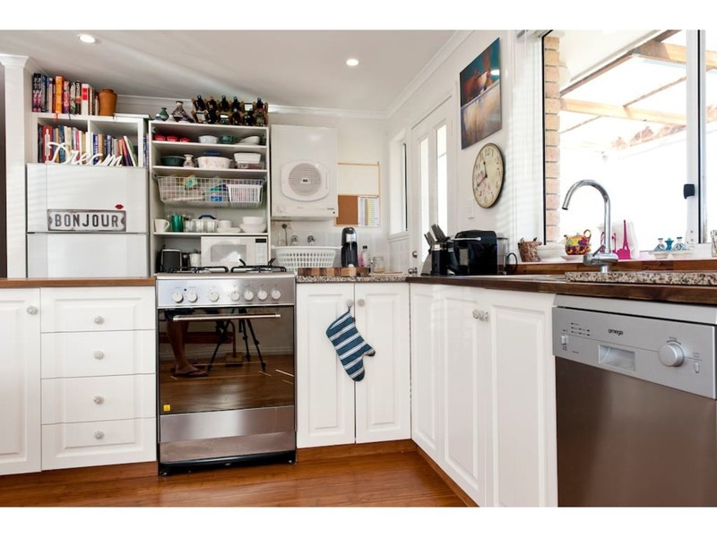 18 Milford Street, Lindisfarne TAS 7015