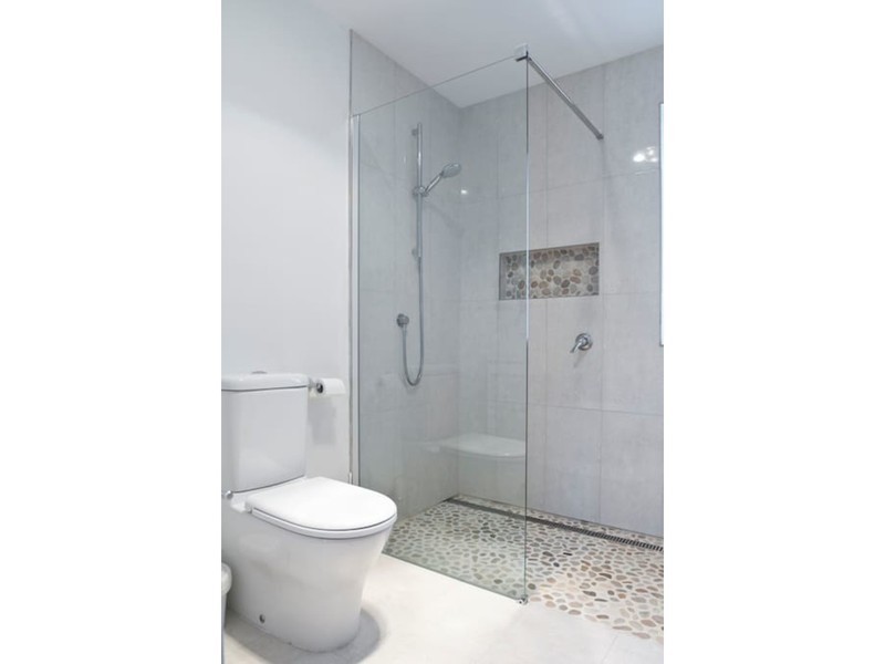 18 Milford Street, Lindisfarne TAS 7015