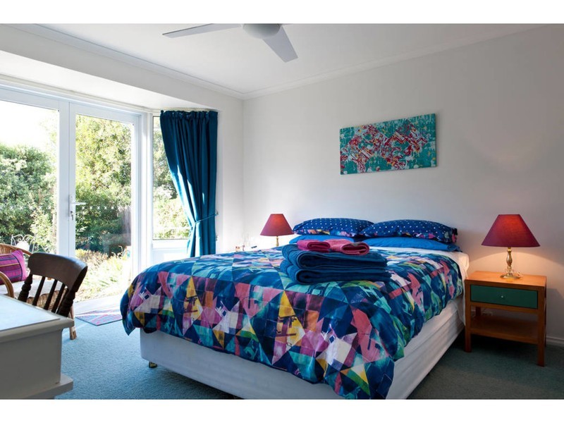 18 Milford Street, Lindisfarne TAS 7015