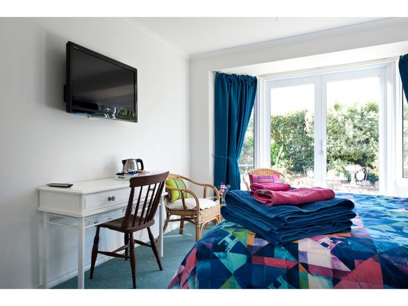 18 Milford Street, Lindisfarne TAS 7015