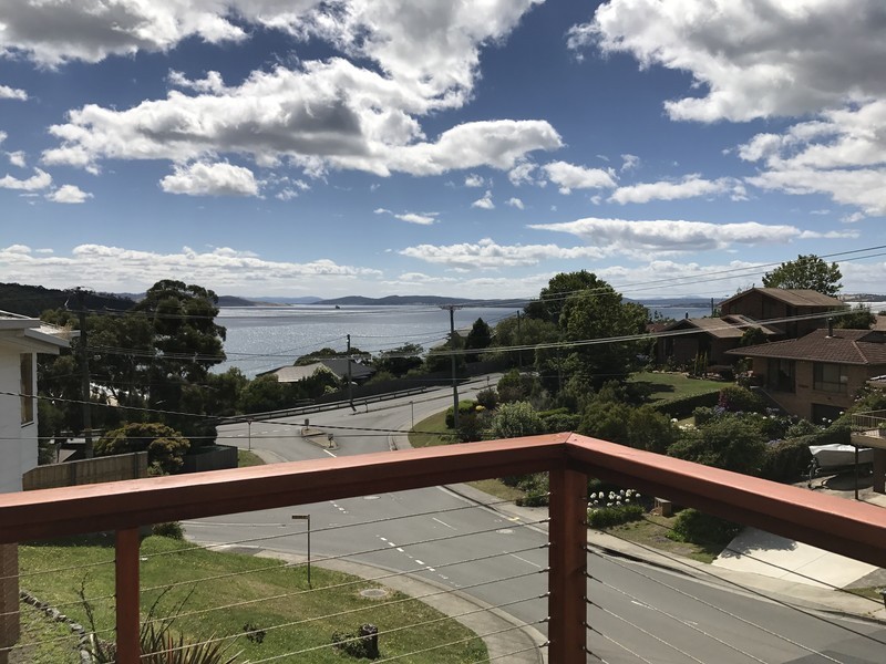 1/5 Tanina Street, Kingston Beach TAS 7050