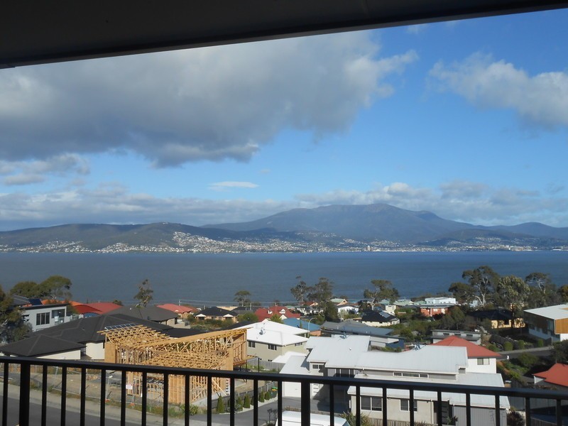 2/644 Oceana Drive, Tranmere TAS 7018