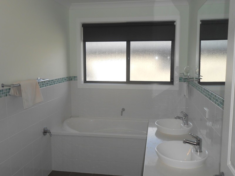 2/644 Oceana Drive, Tranmere TAS 7018