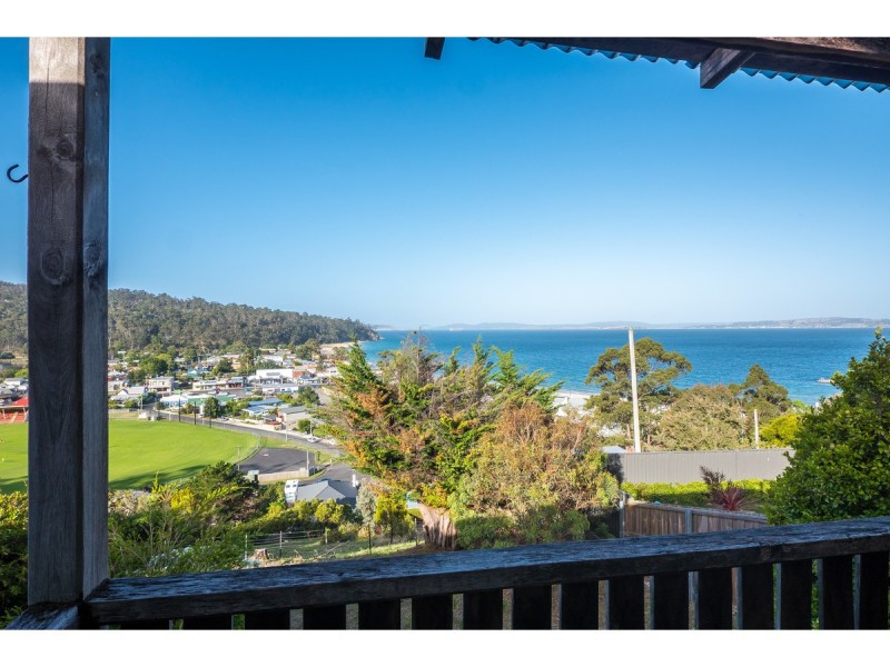 50 Roslyn Avenue, Kingston Beach TAS 7050