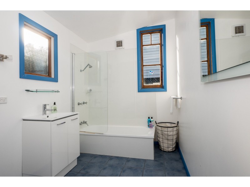 50 Roslyn Avenue, Kingston Beach TAS 7050