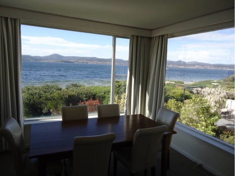 2/11 Beechworth Road, Sandy Bay TAS 7005