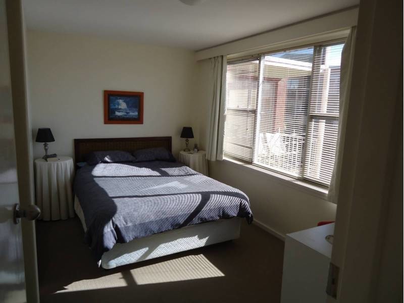 2/11 Beechworth Road, Sandy Bay TAS 7005