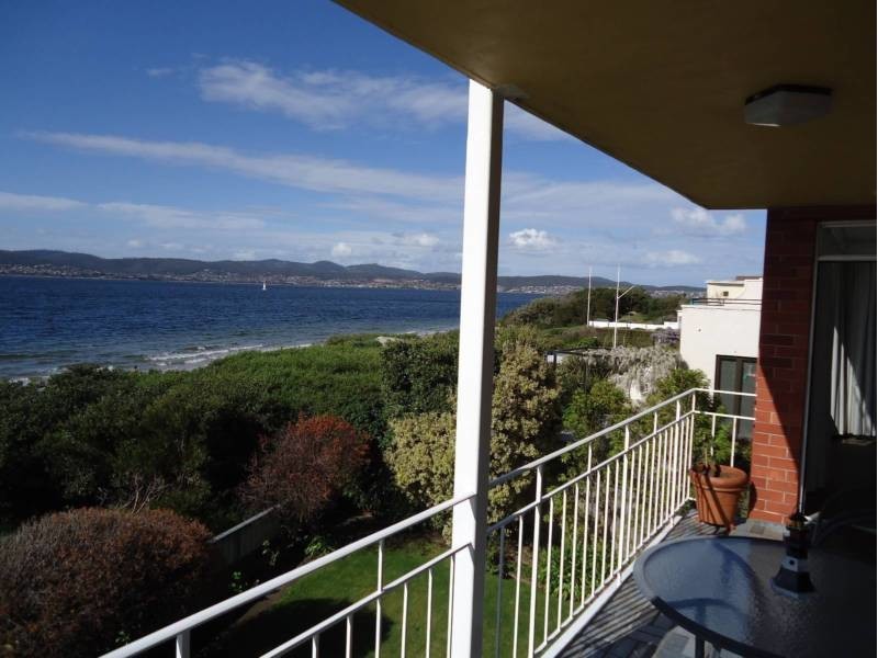 2/11 Beechworth Road, Sandy Bay TAS 7005