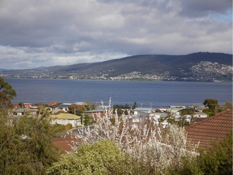 1/469 Oceana Drive, Howrah TAS 7018