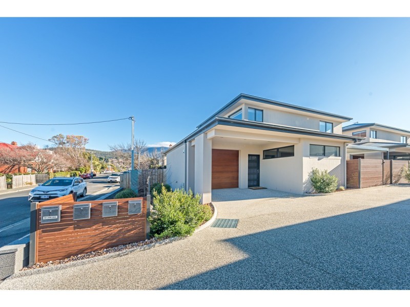 1/18 Boa Vista Road, New Town TAS 7008