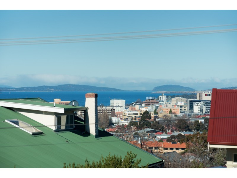 1/18 Boa Vista Road, New Town TAS 7008