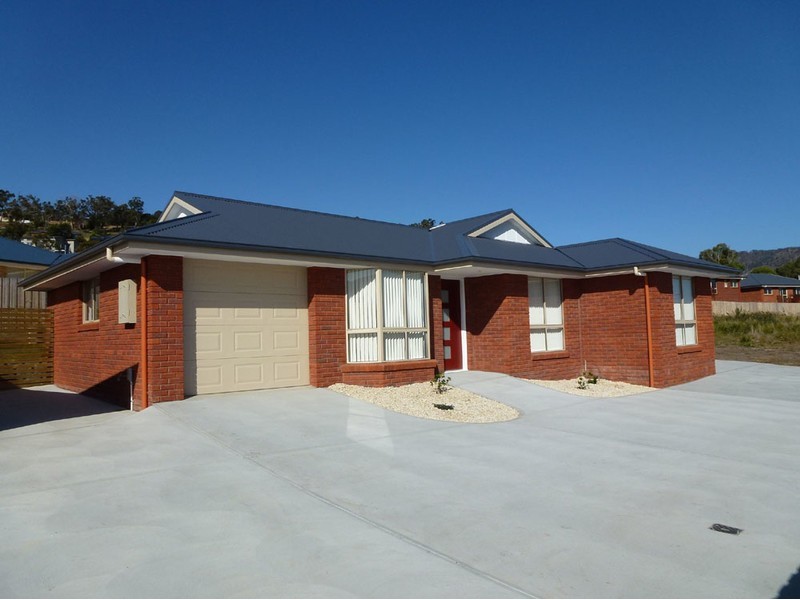 2/21 Hawthorn Drive, Kingston TAS 7050
