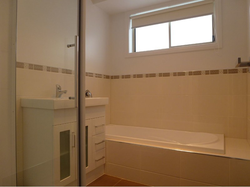 2/21 Hawthorn Drive, Kingston TAS 7050