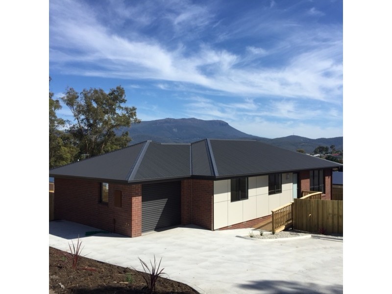 2/21 Hawthorn Drive, Kingston TAS 7050