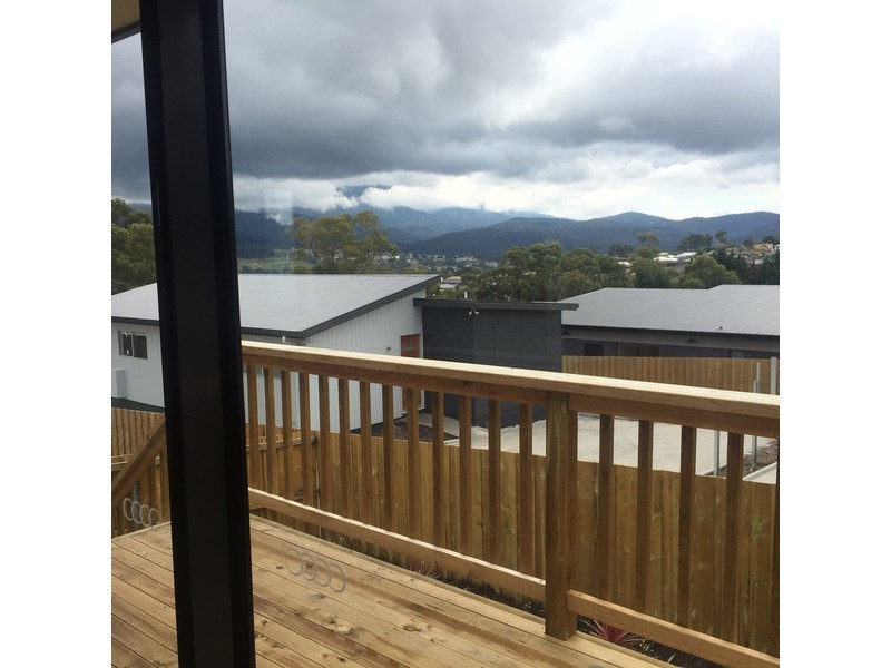 2/21 Hawthorn Drive, Kingston TAS 7050