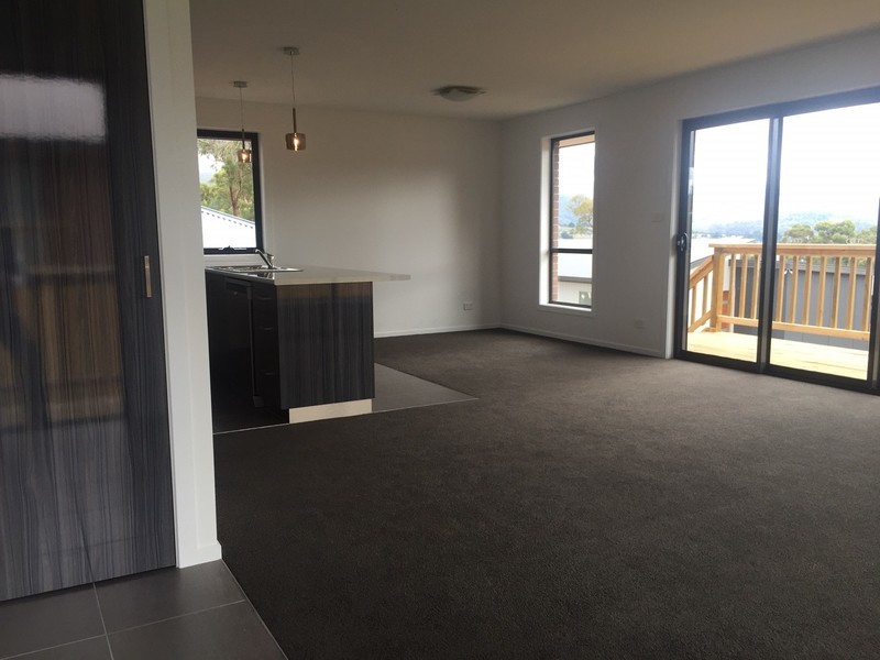 2/21 Hawthorn Drive, Kingston TAS 7050