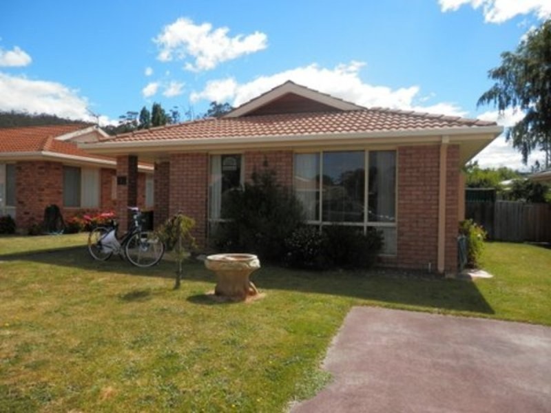 2/11A Charles Street, Orford TAS 7190