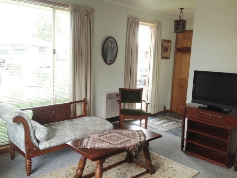 2/11A Charles Street, Orford TAS 7190