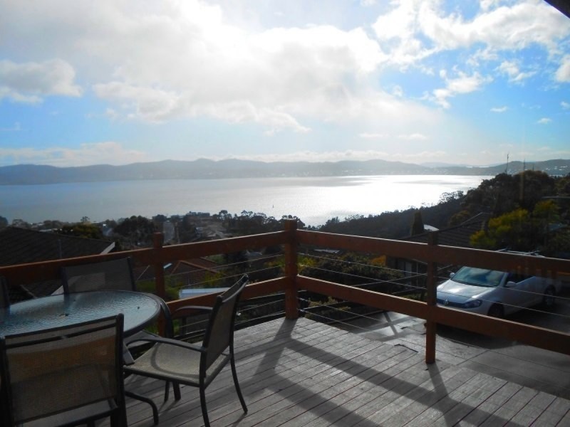 2 Kingsley Avenue, Sandy Bay TAS 7005