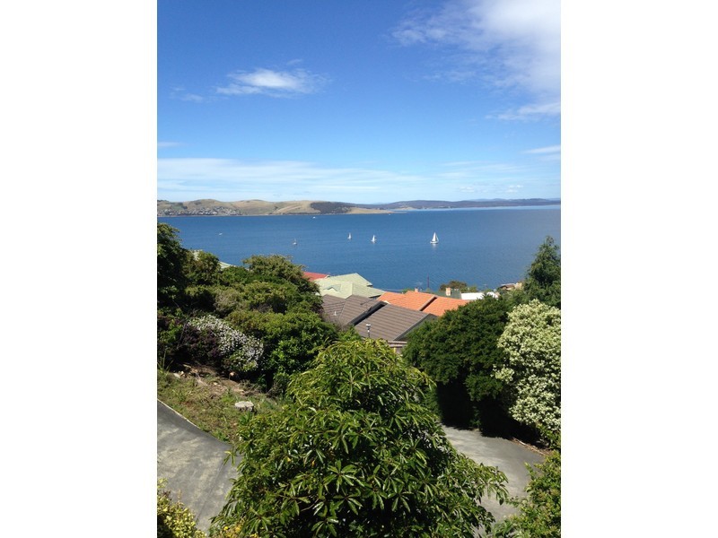 2/9 Pauldon Drive, Sandy Bay TAS 7005