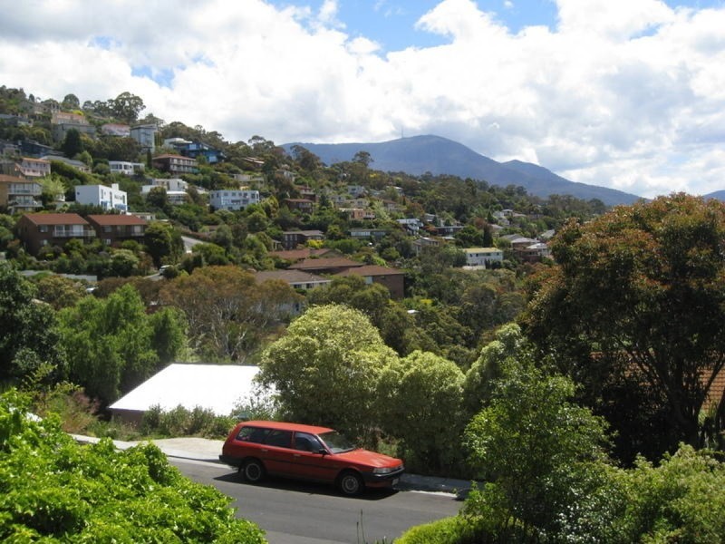 2/6 Dalkeith Court, Sandy Bay TAS 7005