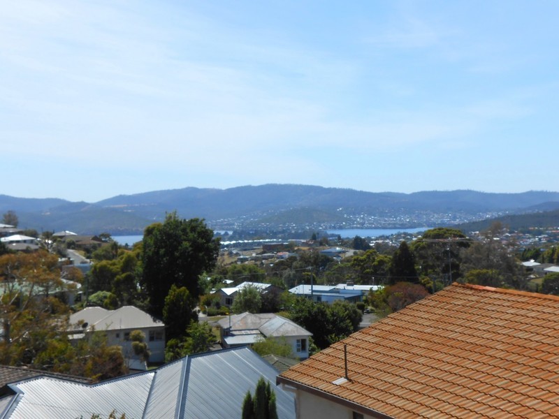 4/18 Wallace Avenue, Lenah Valley TAS 7008