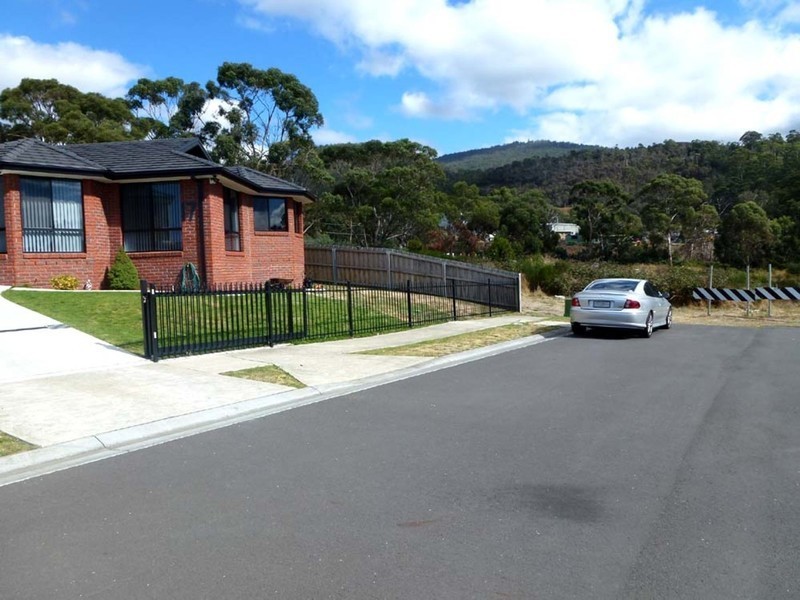 Moore Park Drive, Glenorchy TAS 7010
