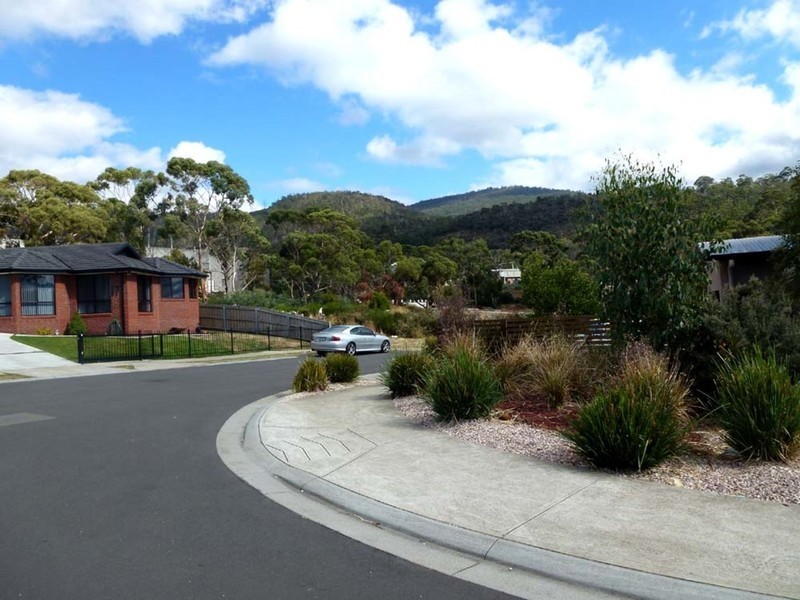 Moore Park Drive, Glenorchy TAS 7010