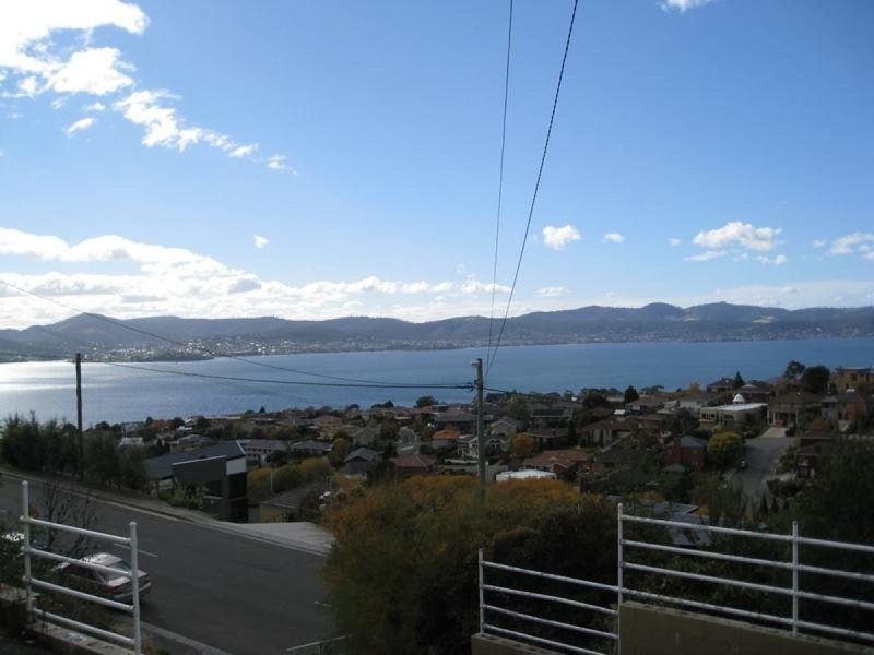 312 Churchill Avenue, Sandy Bay TAS 7005