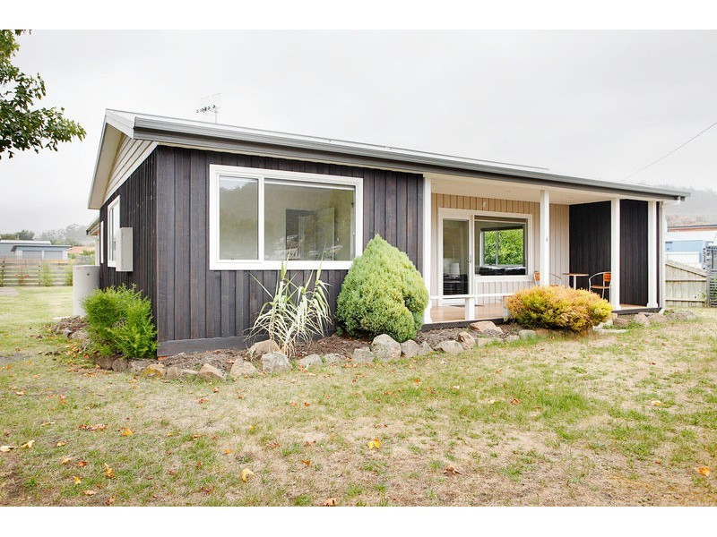 4 Esplanade, Orford TAS 7190