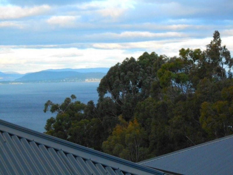 1/24 Cider Gum Drive, Blackmans Bay TAS 7052