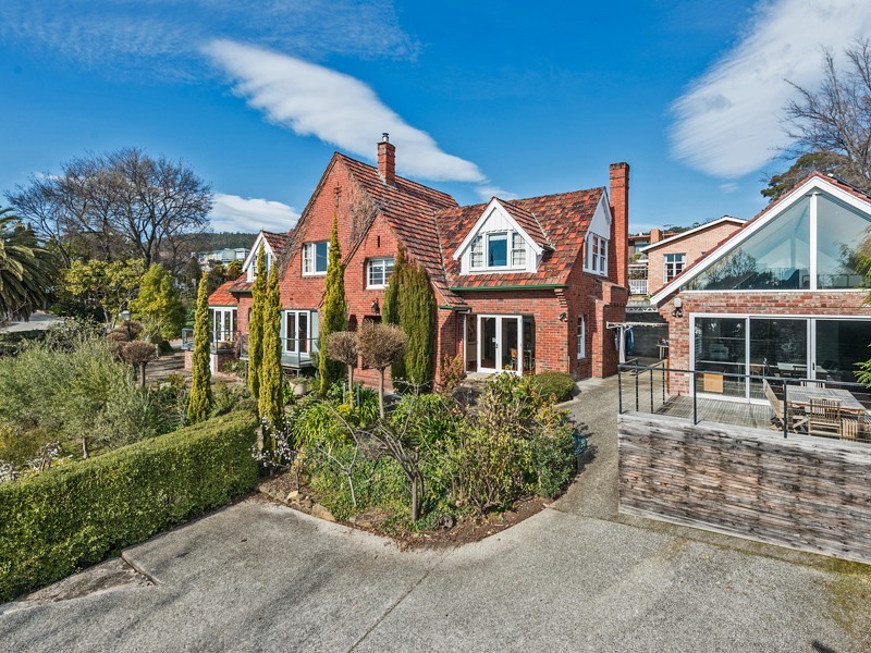 35 Derwentwater Avenue, Sandy Bay TAS 7005