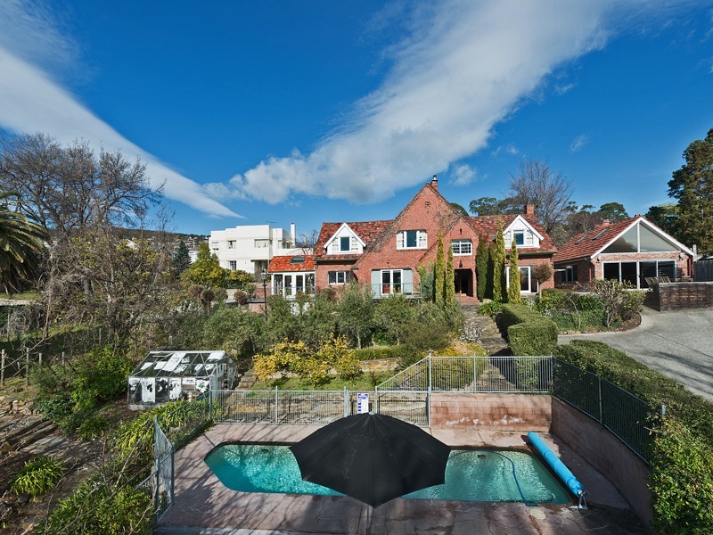35 Derwentwater Avenue, Sandy Bay TAS 7005