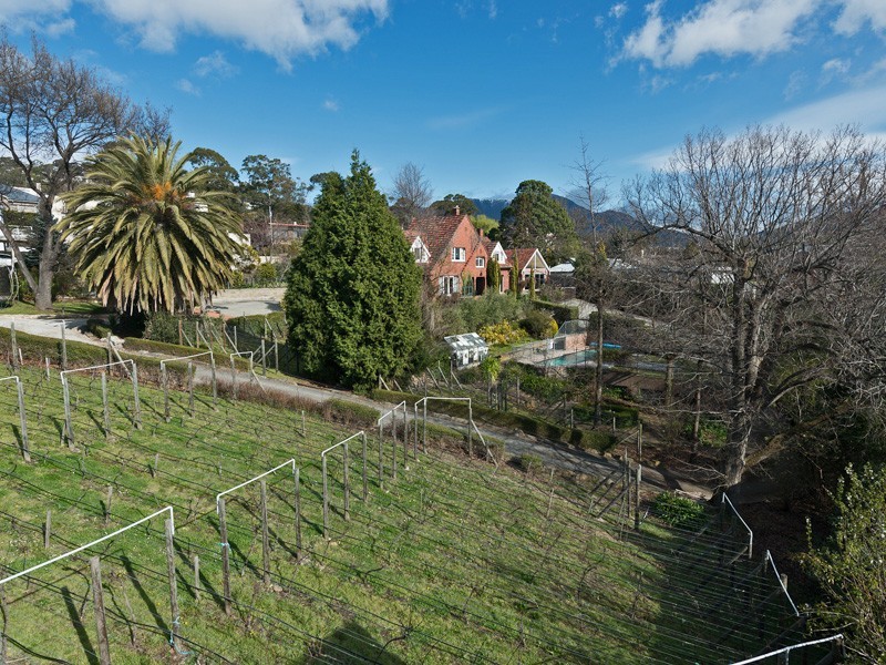 35 Derwentwater Avenue, Sandy Bay TAS 7005
