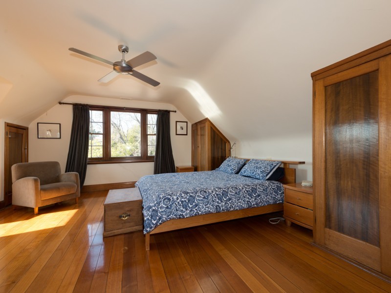 35 Derwentwater Avenue, Sandy Bay TAS 7005
