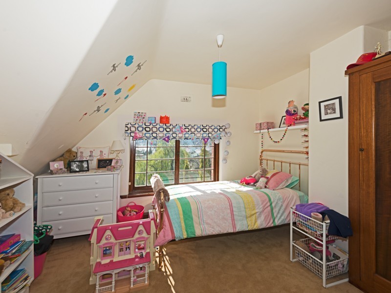 35 Derwentwater Avenue, Sandy Bay TAS 7005