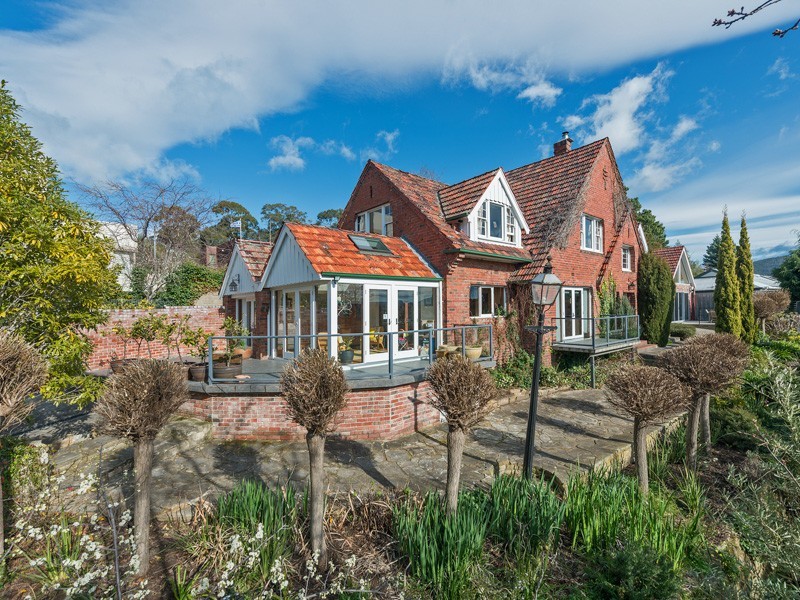 35 Derwentwater Avenue, Sandy Bay TAS 7005