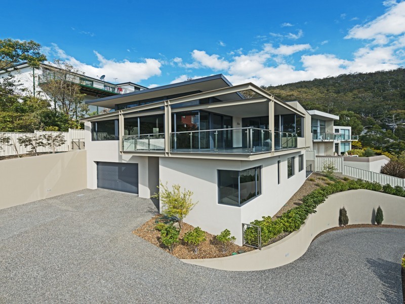 2/16 Aotea Road, Sandy Bay TAS 7005