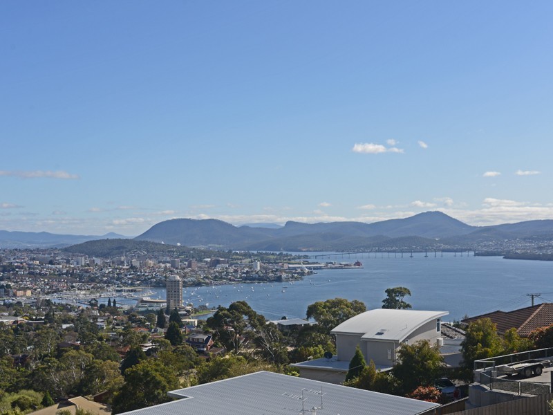 2/16 Aotea Road, Sandy Bay TAS 7005