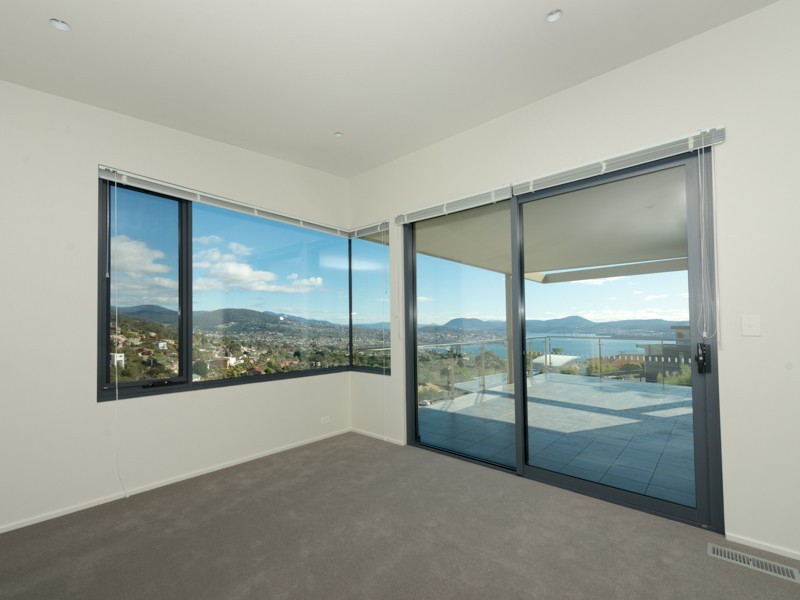 2/16 Aotea Road, Sandy Bay TAS 7005