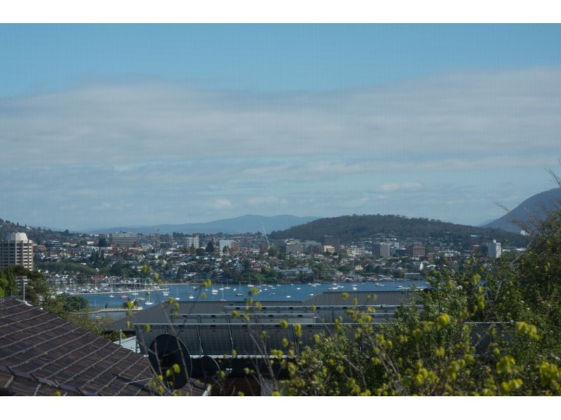 42 Lipscombe Avenue, Sandy Bay TAS 7005
