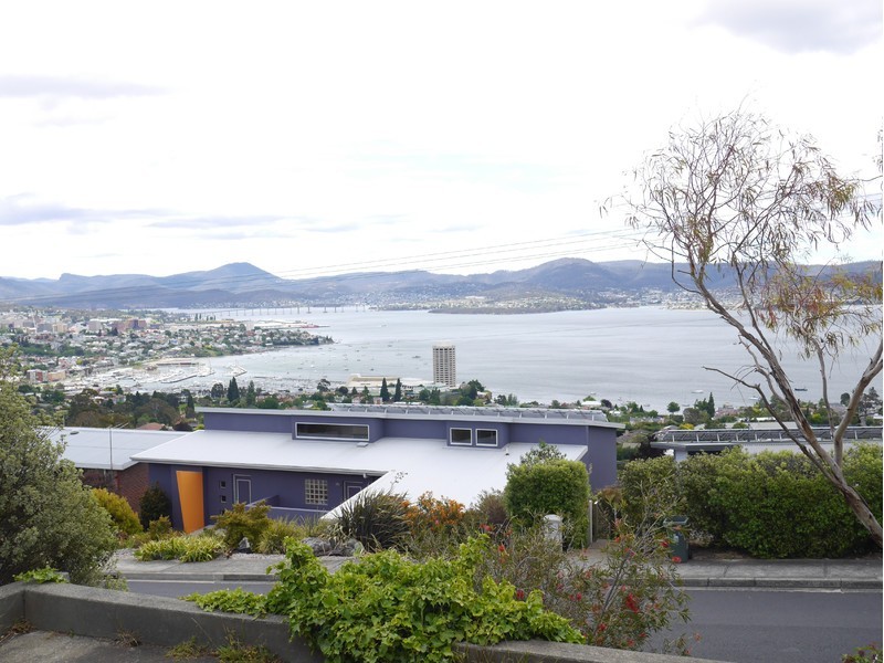 1/13 Birngana Avenue, Sandy Bay TAS 7005