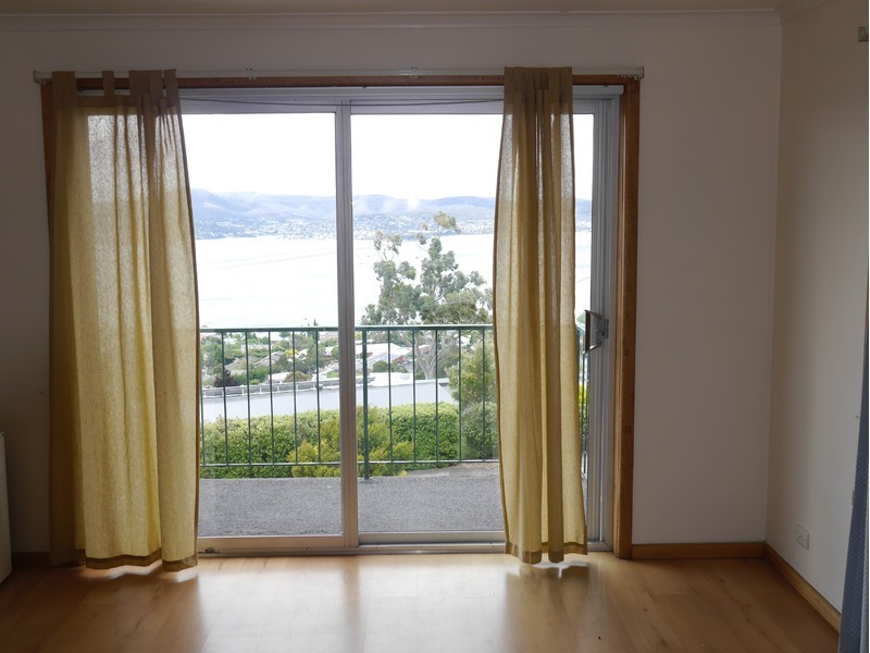 1/13 Birngana Avenue, Sandy Bay TAS 7005